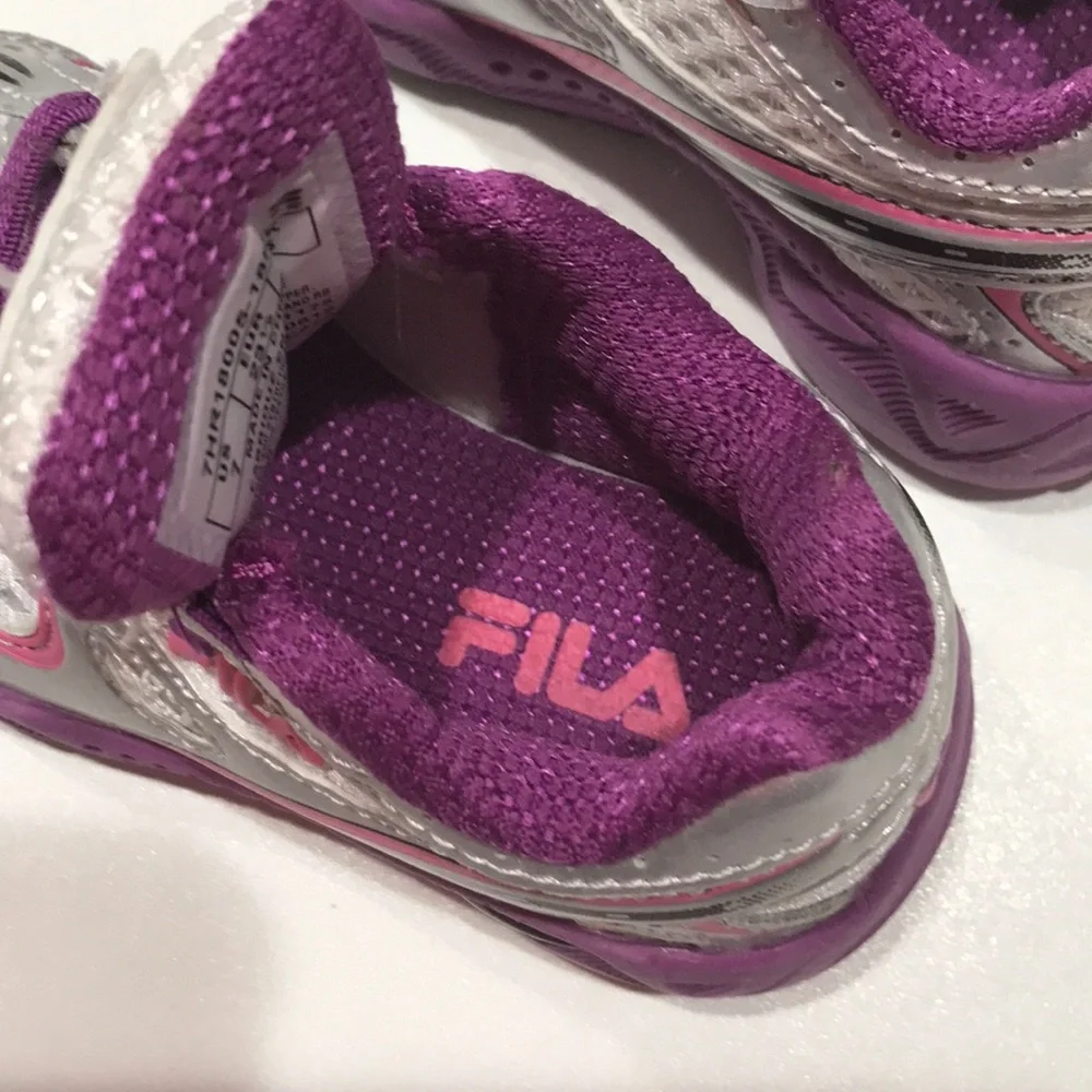 🌼🌼NWOT FILA Toddler Girl’s NWOT Purple/Silver Sneakers, size 7